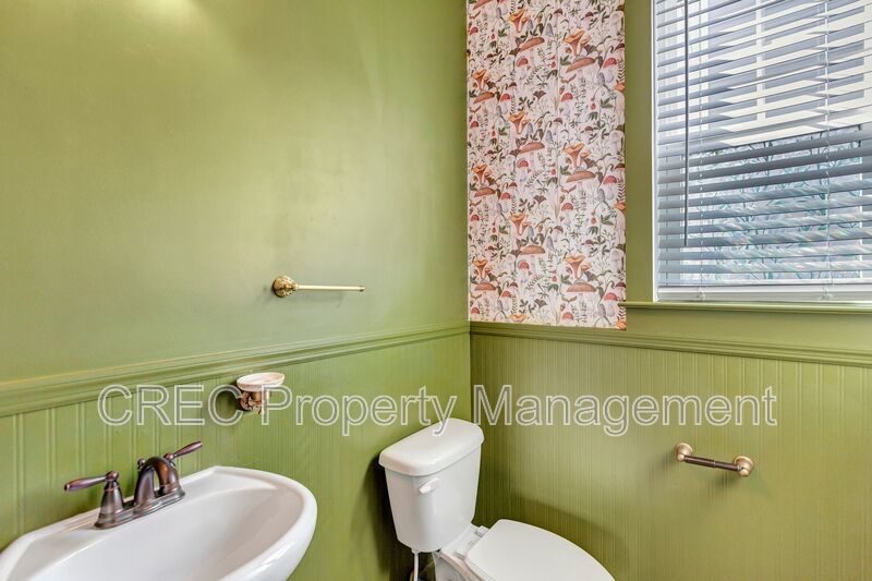 Hidden Gem in Greater Park Circle – End-Unit Cottage Living with Master Down & Park Views property image