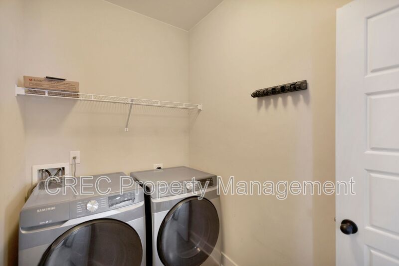 Hidden Gem in Greater Park Circle – End-Unit Cottage Living with Master Down & Park Views property image