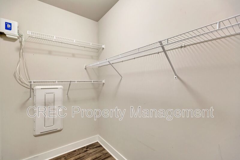 Hidden Gem in Greater Park Circle – End-Unit Cottage Living with Master Down & Park Views property image