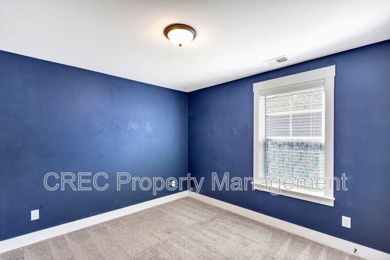 Hidden Gem in Greater Park Circle – End-Unit Cottage Living with Master Down & Park Views property image