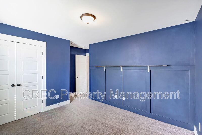 Hidden Gem in Greater Park Circle – End-Unit Cottage Living with Master Down & Park Views property image