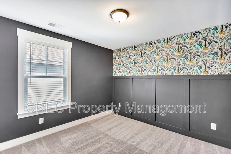 Hidden Gem in Greater Park Circle – End-Unit Cottage Living with Master Down & Park Views property image