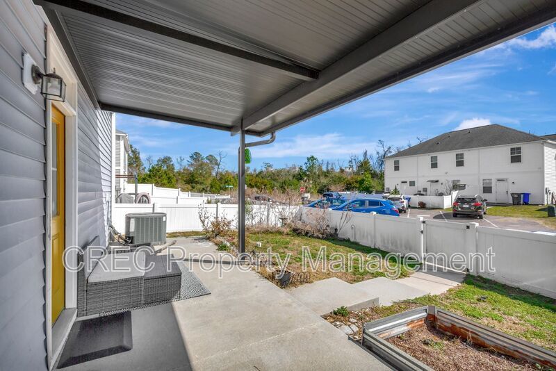 Hidden Gem in Greater Park Circle – End-Unit Cottage Living with Master Down & Park Views property image