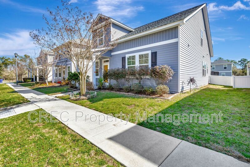 Hidden Gem in Greater Park Circle – End-Unit Cottage Living with Master Down & Park Views property image