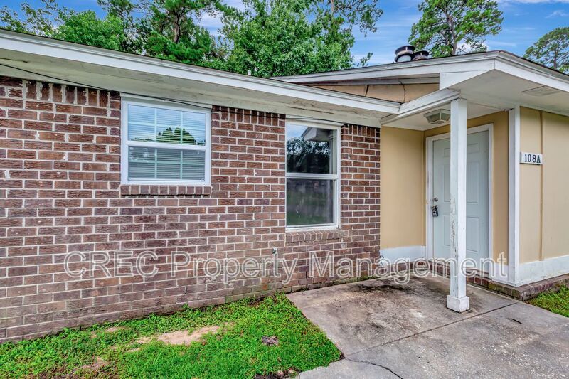 MOVE IN SPECIAL! Two Bedroom Pet-Friendly Unit in Gadsden Acres! property image