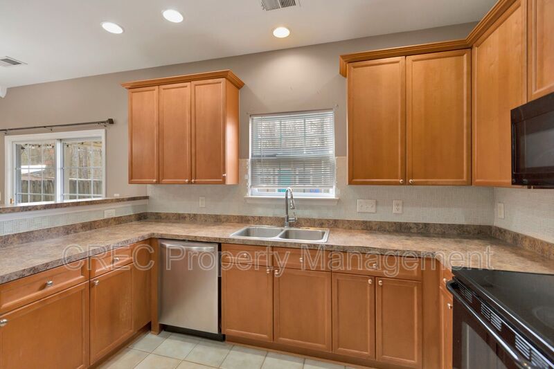 Fresh Updates and Fantastic Space in The Glen at Summerset property image