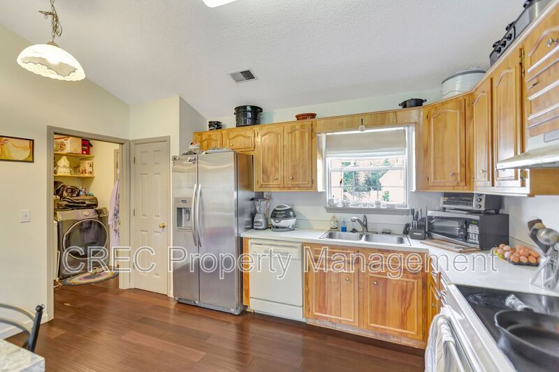 Island Garden Retreat – Fenced Yard, No HOA, Boat & Camper Access Near Folly property image