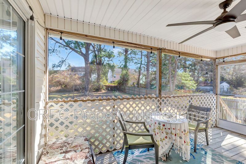 Island Garden Retreat – Fenced Yard, No HOA, Boat & Camper Access Near Folly property image