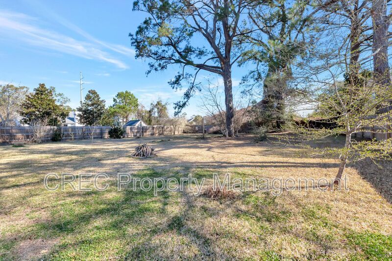 Island Garden Retreat – Fenced Yard, No HOA, Boat & Camper Access Near Folly property image