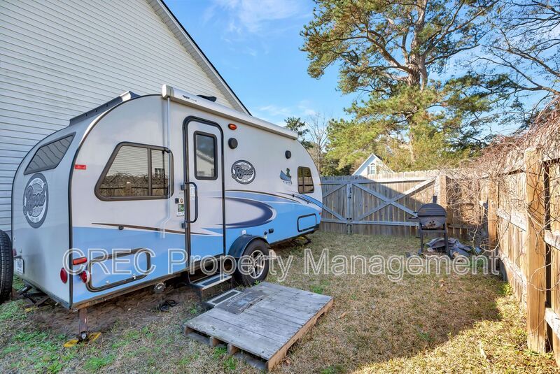Island Garden Retreat – Fenced Yard, No HOA, Boat & Camper Access Near Folly property image