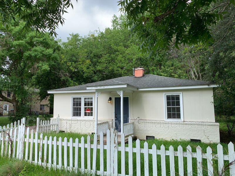 Home in West Ashley Available! property image