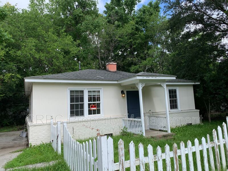 Home in West Ashley Available! property image