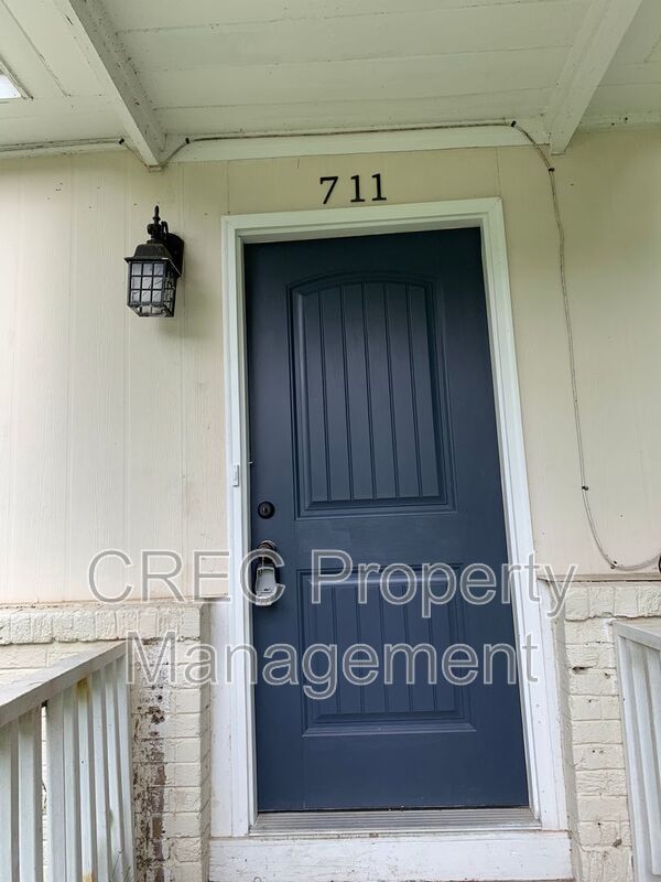 Home in West Ashley Available! property image