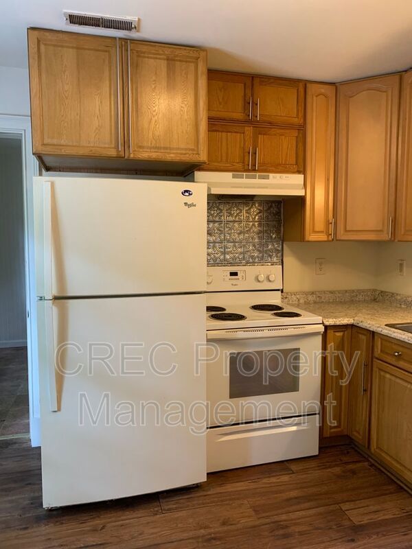 Home in West Ashley Available! property image