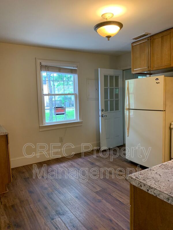 Home in West Ashley Available! property image