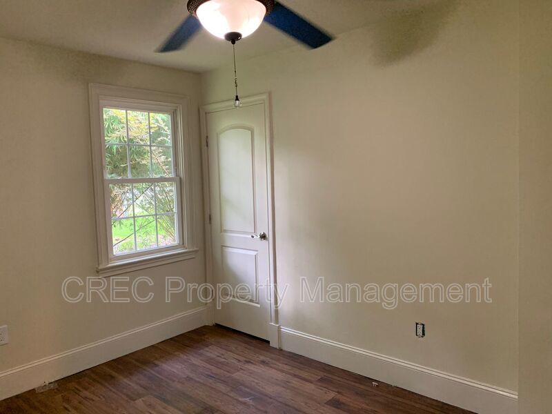 Home in West Ashley Available! property image