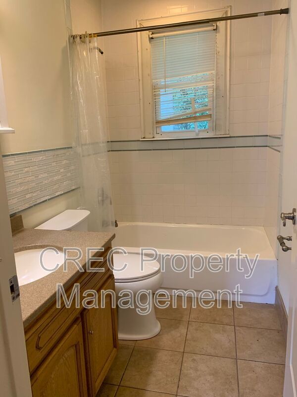 Home in West Ashley Available! property image