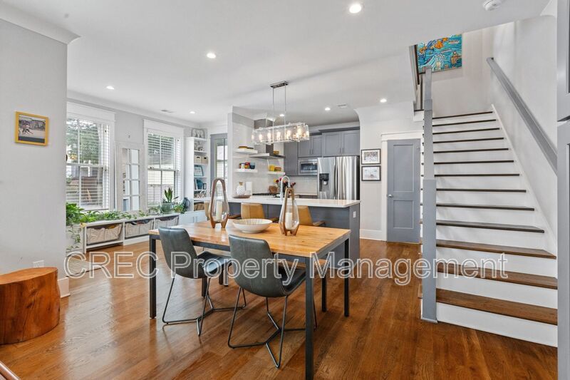 Luxury Three Level Downtown Charleston Home Near Hampton Park with Private Balconies property image