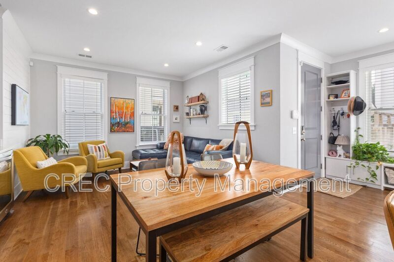 Luxury Three Level Downtown Charleston Home Near Hampton Park with Private Balconies property image