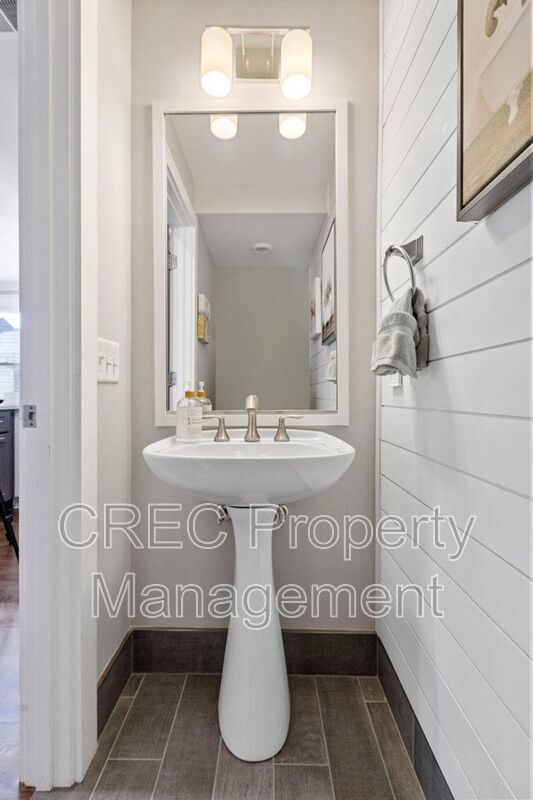 Luxury Three Level Downtown Charleston Home Near Hampton Park with Private Balconies property image