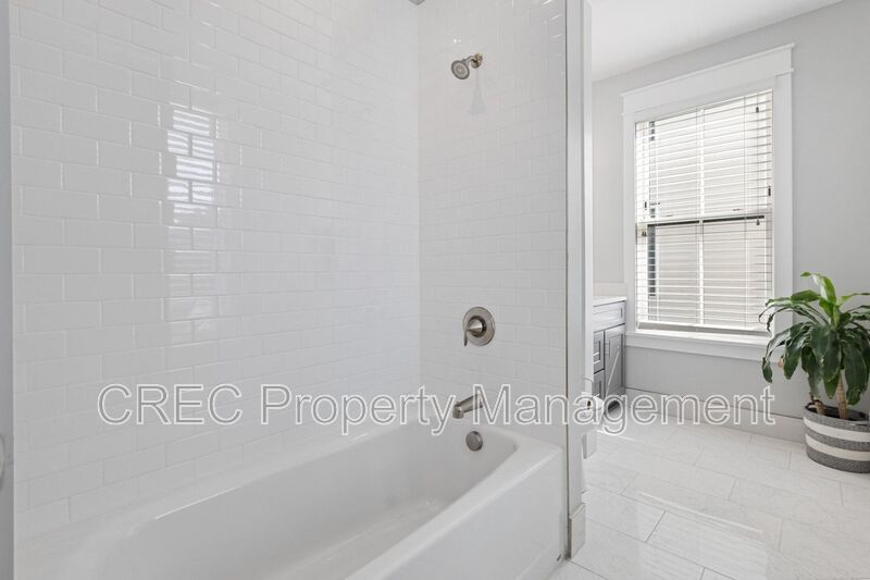 Luxury Three Level Downtown Charleston Home Near Hampton Park with Private Balconies property image