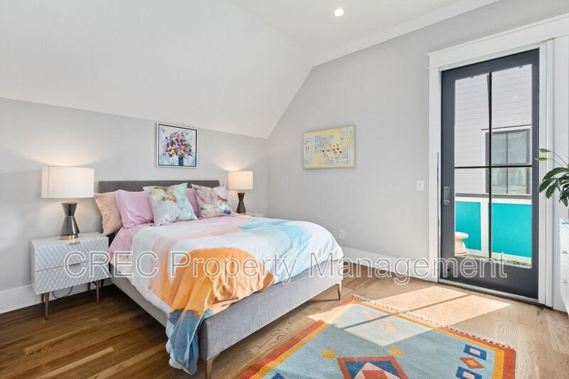 Luxury Three Level Downtown Charleston Home Near Hampton Park with Private Balconies property image