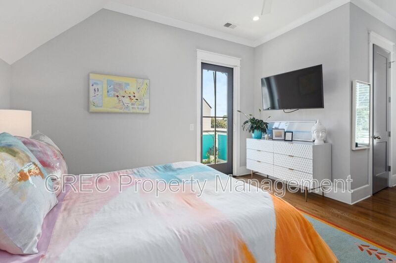 Luxury Three Level Downtown Charleston Home Near Hampton Park with Private Balconies property image