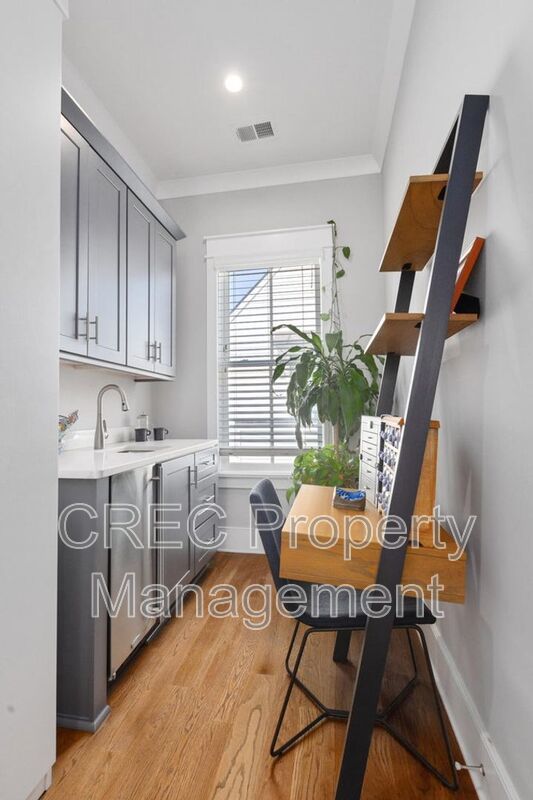 Luxury Three Level Downtown Charleston Home Near Hampton Park with Private Balconies property image