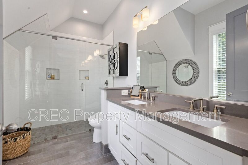 Luxury Three Level Downtown Charleston Home Near Hampton Park with Private Balconies property image