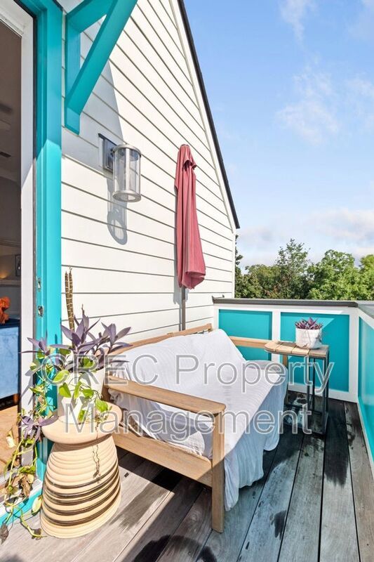 Luxury Three Level Downtown Charleston Home Near Hampton Park with Private Balconies property image