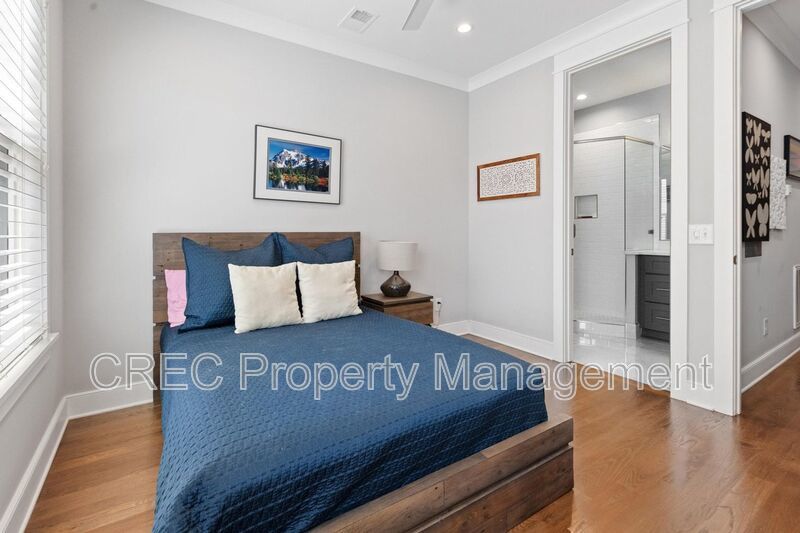 Luxury Three Level Downtown Charleston Home Near Hampton Park with Private Balconies property image