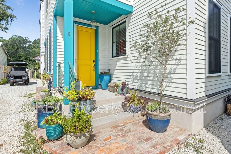 Luxury Three Level Downtown Charleston Home Near Hampton Park with Private Balconies property image