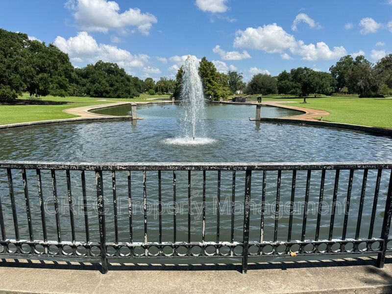 Luxury Three Level Downtown Charleston Home Near Hampton Park with Private Balconies property image