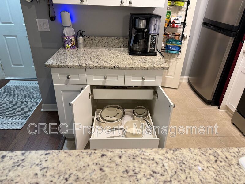 Move-In Ready & Fully Furnished Chic Condo in Grove Park at Grand Oaks property image