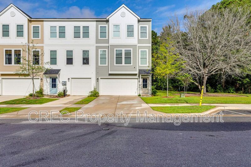 Fully Furnished Luxury Townhome in Coopers Bluff with Pond Views: 3 Stories of Elevated Living property image