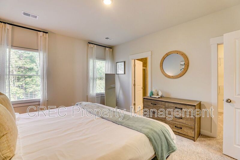 Fully Furnished Luxury Townhome in Coopers Bluff with Pond Views: 3 Stories of Elevated Living property image