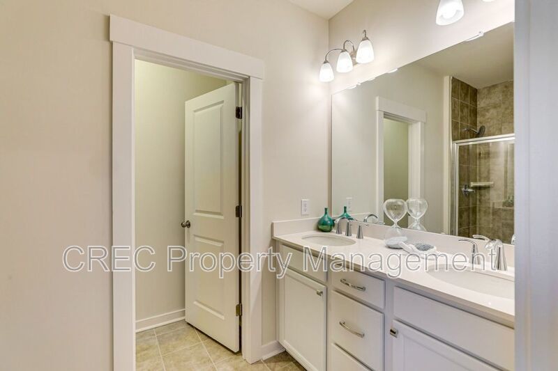 Fully Furnished Luxury Townhome in Coopers Bluff with Pond Views: 3 Stories of Elevated Living property image