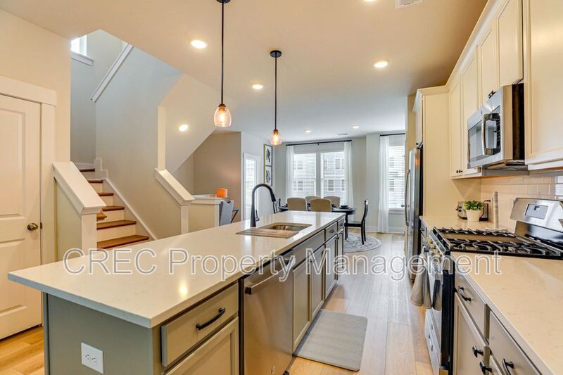 Fully Furnished Luxury Townhome in Coopers Bluff with Pond Views: 3 Stories of Elevated Living property image