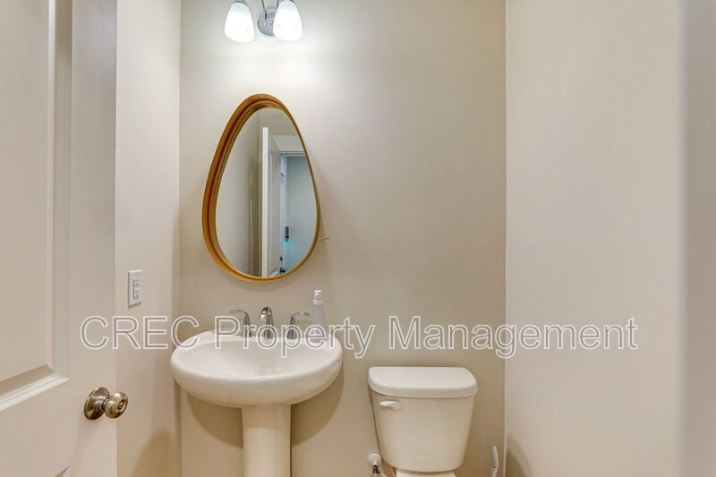 Fully Furnished Luxury Townhome in Coopers Bluff with Pond Views: 3 Stories of Elevated Living property image