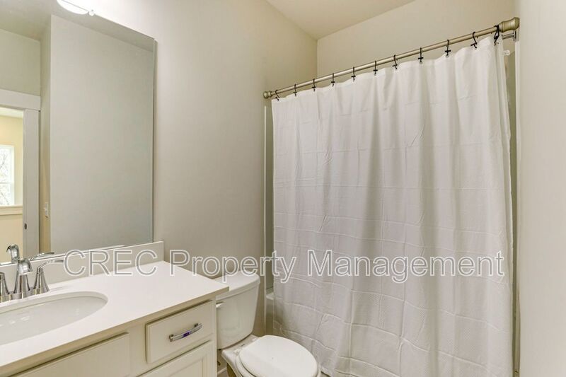 Fully Furnished Luxury Townhome in Coopers Bluff with Pond Views: 3 Stories of Elevated Living property image