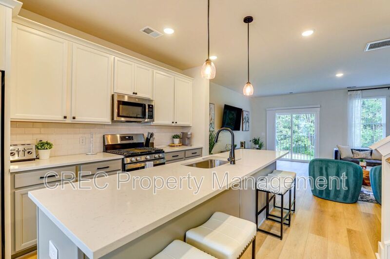 Fully Furnished Luxury Townhome in Coopers Bluff with Pond Views: 3 Stories of Elevated Living property image