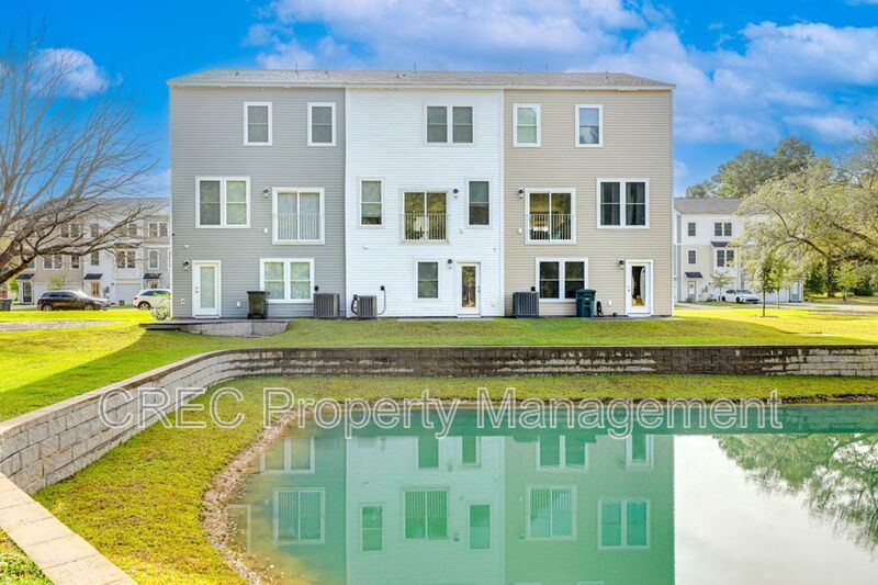 Fully Furnished Luxury Townhome in Coopers Bluff with Pond Views: 3 Stories of Elevated Living property image