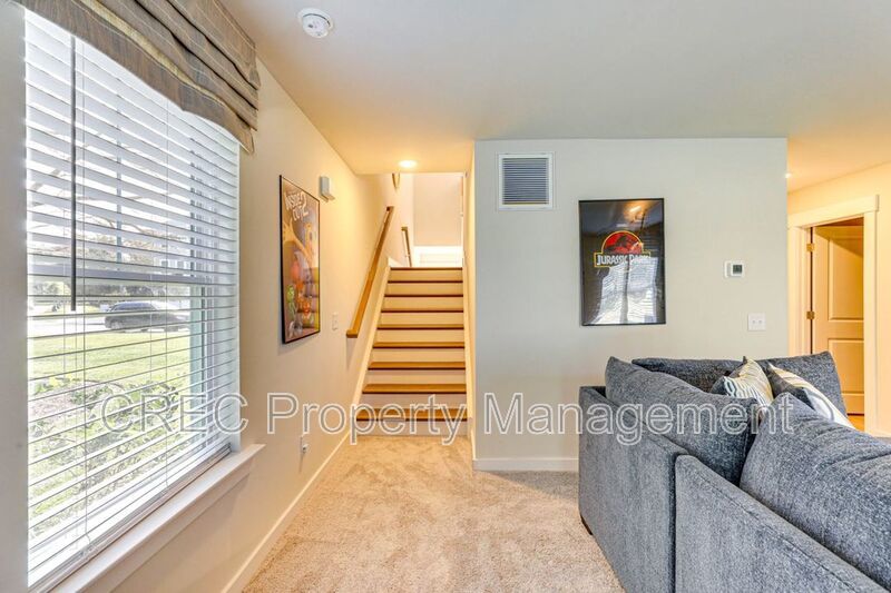 Fully Furnished Luxury Townhome in Coopers Bluff with Pond Views: 3 Stories of Elevated Living property image