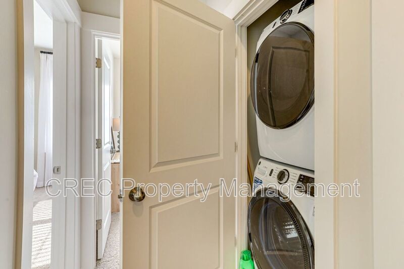 Fully Furnished Luxury Townhome in Coopers Bluff with Pond Views: 3 Stories of Elevated Living property image