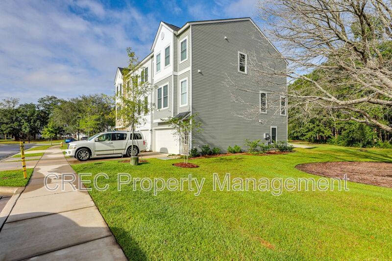 Fully Furnished Luxury Townhome in Coopers Bluff with Pond Views: 3 Stories of Elevated Living property image