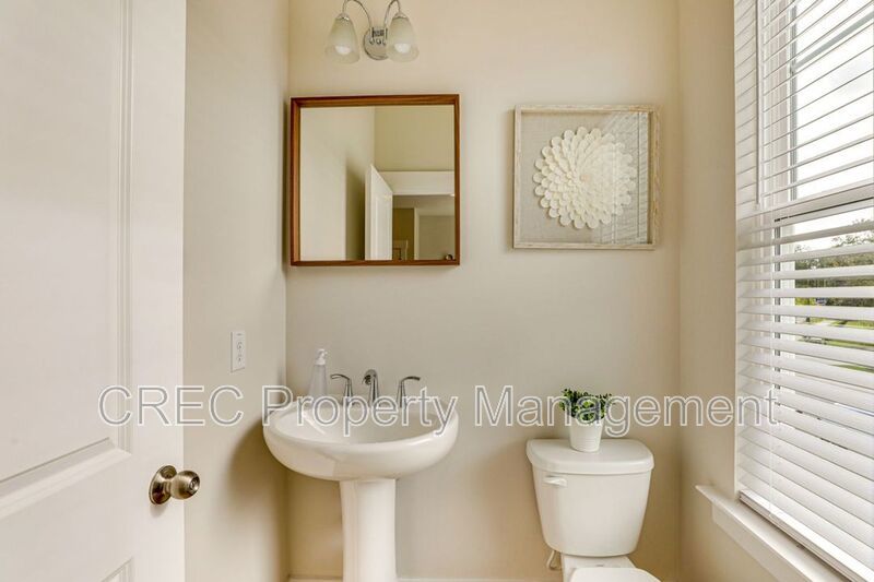 Fully Furnished Luxury Townhome in Coopers Bluff with Pond Views: 3 Stories of Elevated Living property image