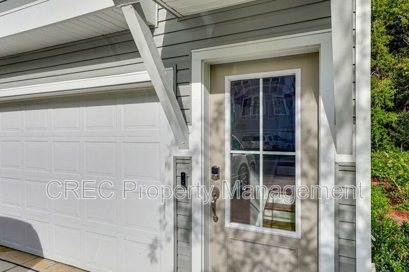 Fully Furnished Luxury Townhome in Coopers Bluff with Pond Views: 3 Stories of Elevated Living property image