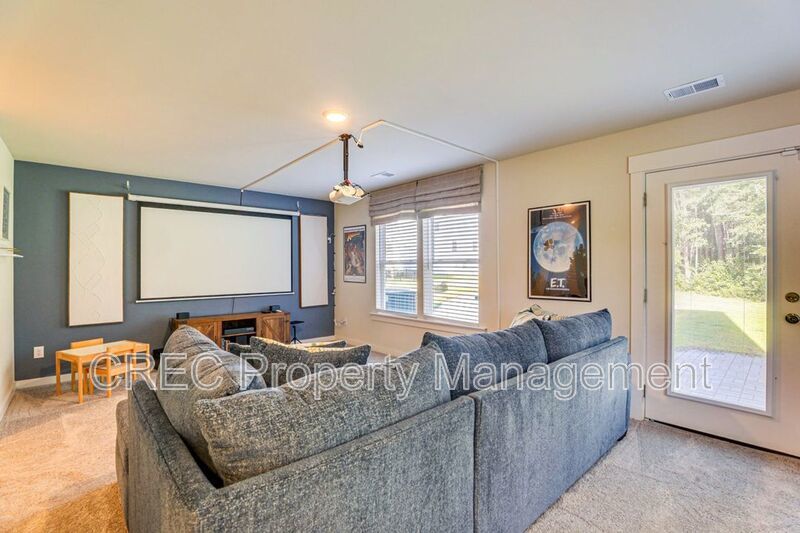 Fully Furnished Luxury Townhome in Coopers Bluff with Pond Views: 3 Stories of Elevated Living property image