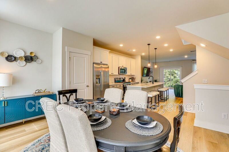 Fully Furnished Luxury Townhome in Coopers Bluff with Pond Views: 3 Stories of Elevated Living property image