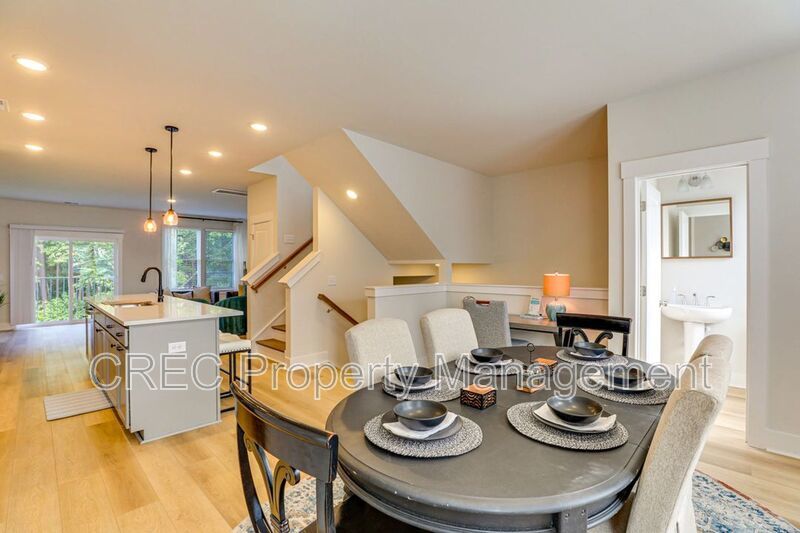 Fully Furnished Luxury Townhome in Coopers Bluff with Pond Views: 3 Stories of Elevated Living property image